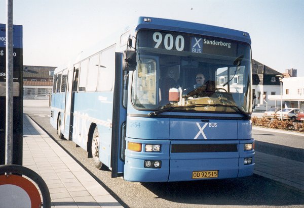 DSB busser nr. 2454 i Kolding  (17804 bytes)